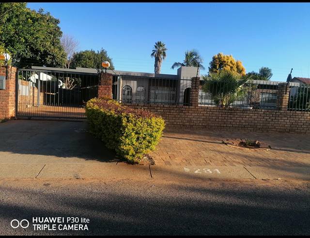 6 BEDROOM HOUSE RENTED IN MEYERSPARK
